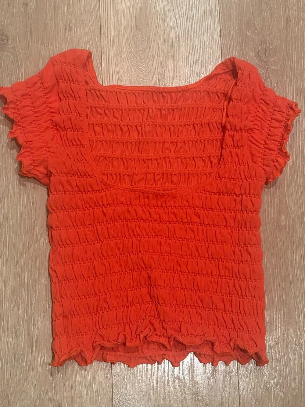 Women's Red Shirred Stretch Short Sleeve Top - Picture 2 of 3